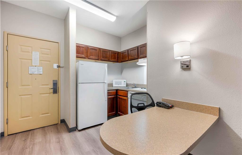 Extended Stay America Suites Indianapolis Airport W Southern - photo 42