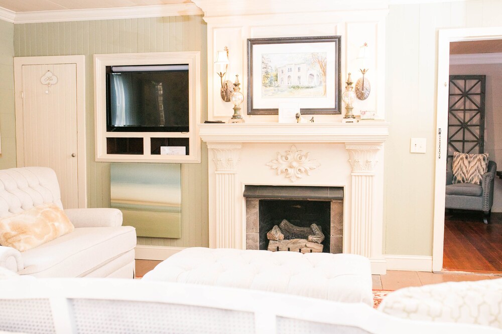 Bridgewater Hall Historic Inn - photo 10