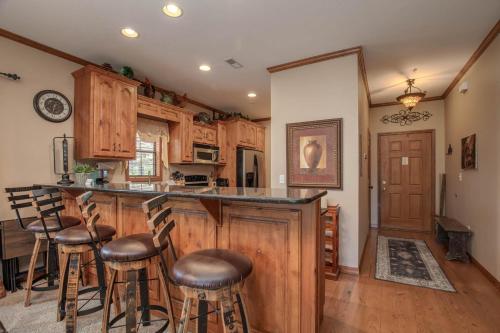 2BR Village At Indian Point 1904 near SDC Free Tickets Daily up to 500 in Branson, United States