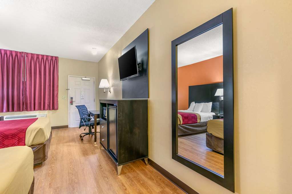 Econo Lodge Northport Tuscaloosa North - photo 9