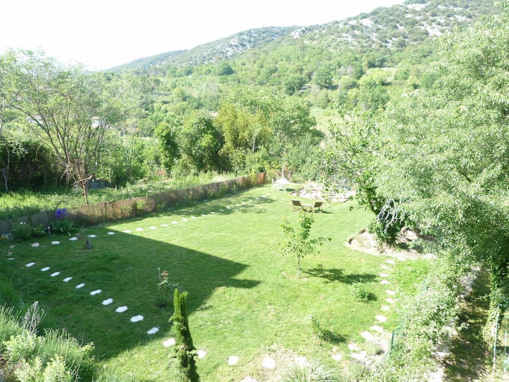 Intemporel - carbon neutral hotel in Goudargues