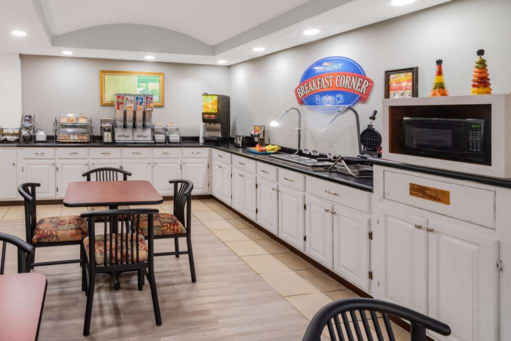 Red Roof Inn & Suites Hinesville - photo 47