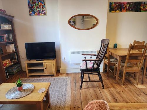 Central Gloucester Self Catering Flat A Hidden Gem — Gloucester — photo 5