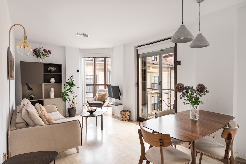 Apartamentos Suite The Way — 4-Star Luxury Hotel in Astorga, Spain
