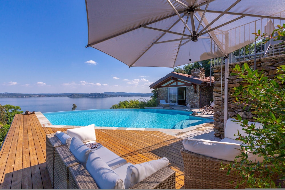 Paradis Relais Pool View EV Recharge — hotel in Belgirate