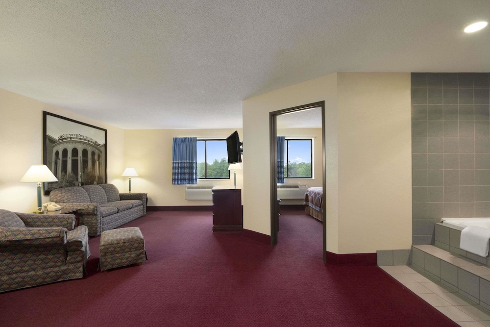 Super 8 by Wyndham Cuba - photo 10