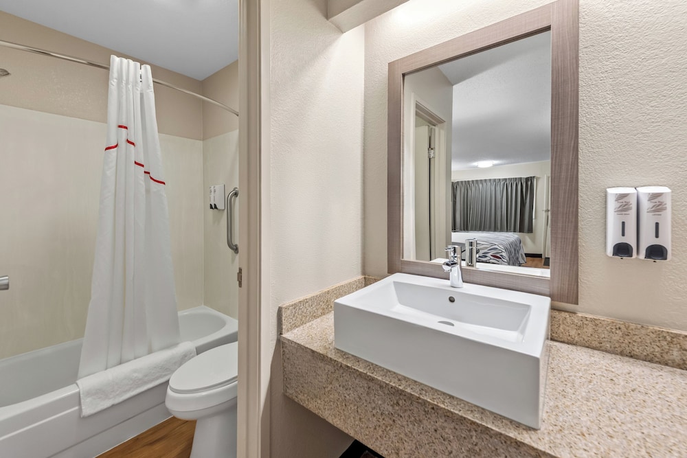 Red Roof Inn Columbus West Hilliard - photo 29