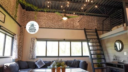 Rivers Edge Lofts Unit 6 21426697 — Niles