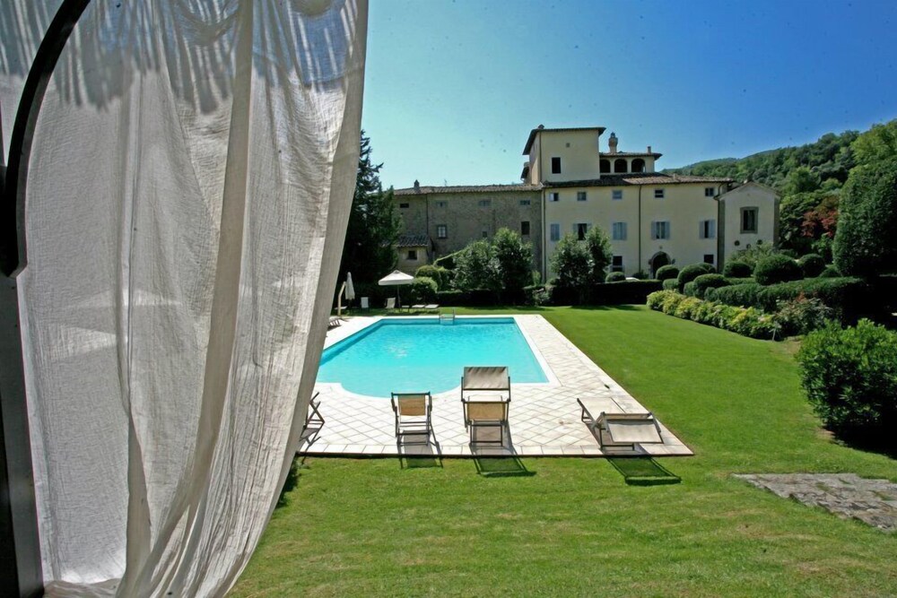 Villa I Bossi — 4-Star Luxury Hotel in Arezzo, Italy