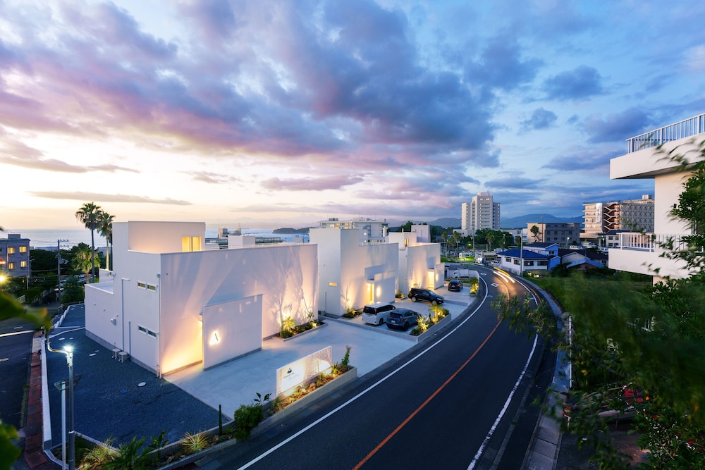 Crystal Villa Shirarahama Beach — 4-Star Luxury Hotel in Shirahamacho-Usazakiminami, Japan