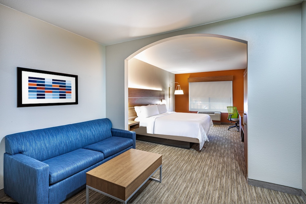 Holiday Inn Express Hotel and Suites Pryor by IHG - photo 19