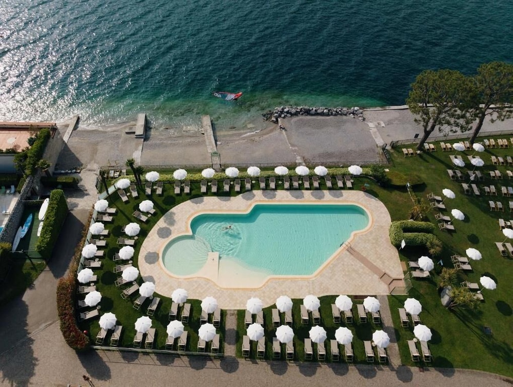 Hotel Du Lac — 4-Star Luxury Hotel in Limone Sul Garda, Italy