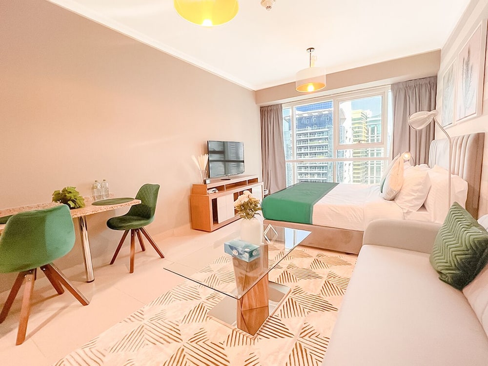 Cosmos Living Stylish Studio Near Marina — 4-Star Luxury Hotel in Dubai, United Arab Emirates