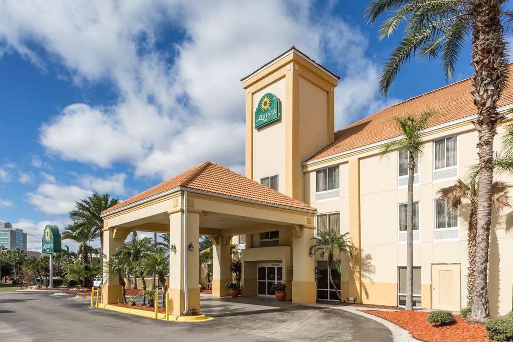 La Quinta Inn & Suites by Wyndham Orlando Universal area - photo 4