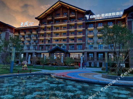 Narada Hotel - carbon neutral hotel in Weichang