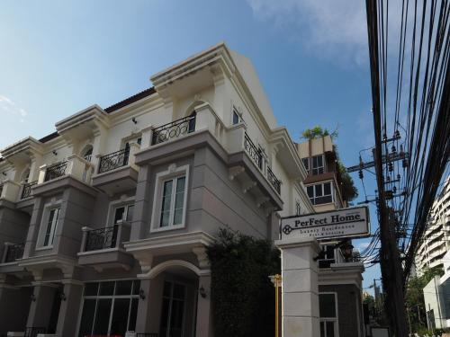 MIQ Asoke808 Villa Asoke BTS garden pool 16 Pax