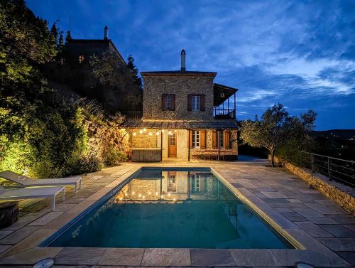 Villa Almond — 4-Star Luxury Hotel in Skopelos, Greece