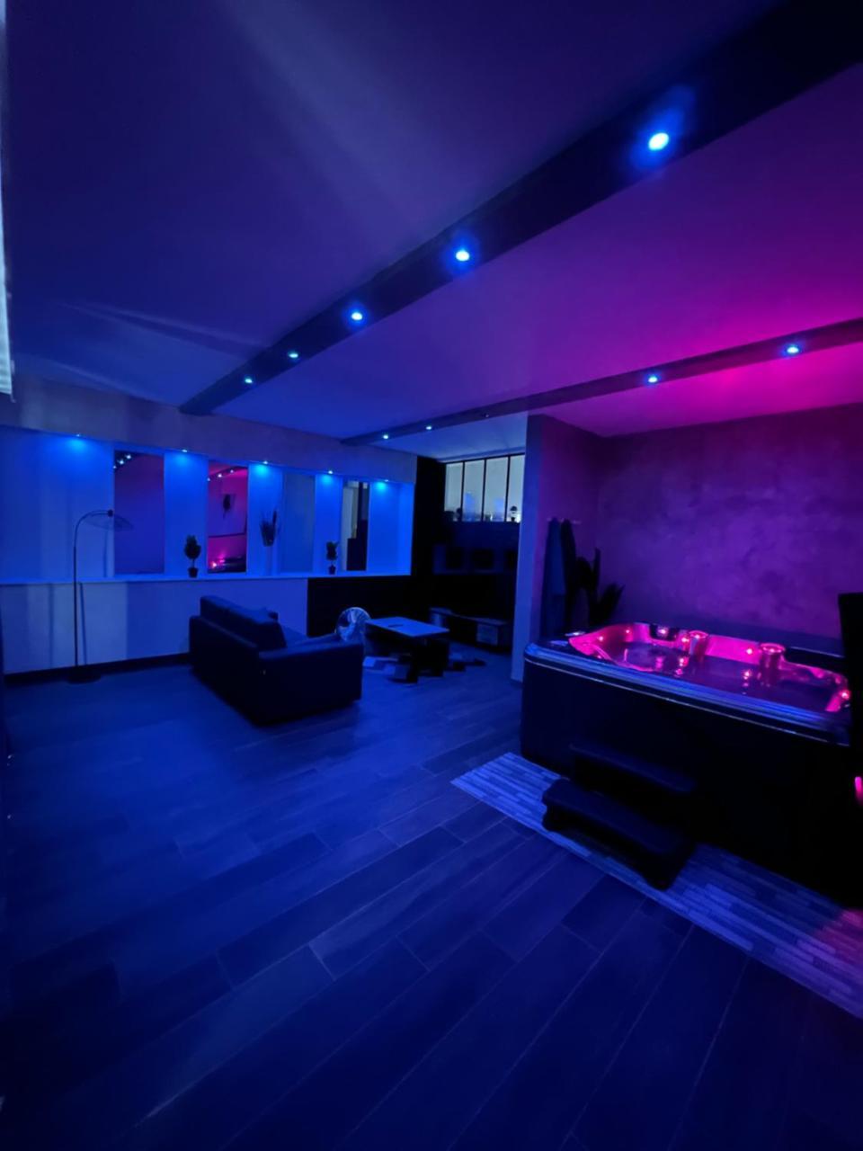 Le 46 : Superbe Appartement Jacuzzi — 4-Star Luxury Hotel in Besancon, France