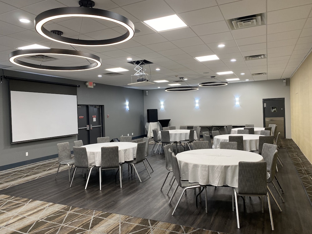 Holiday Inn Detroit Lakes by IHG - photo 40