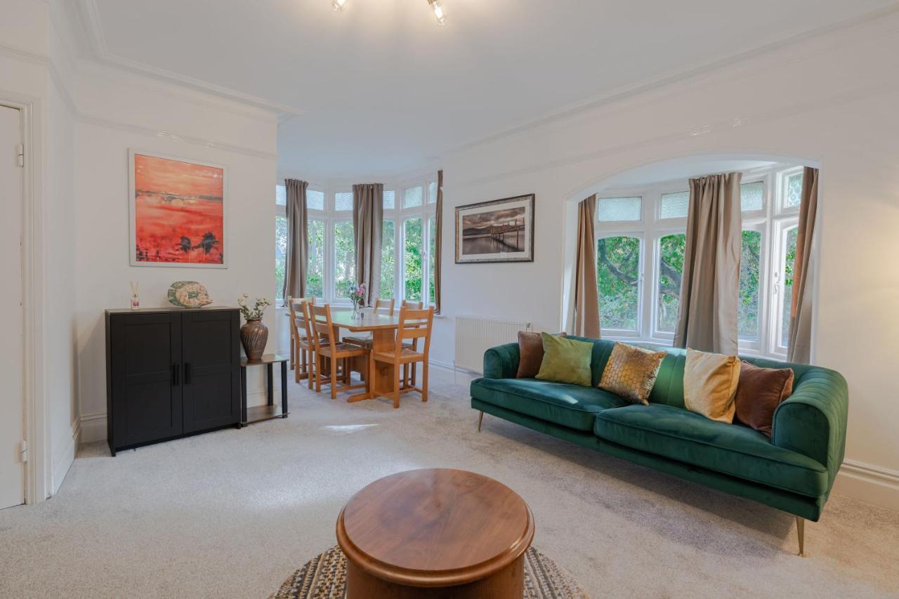 Central Banbury Stay Comfy and Spacious for groups 9 sleeps in Banbury, United Kingdom