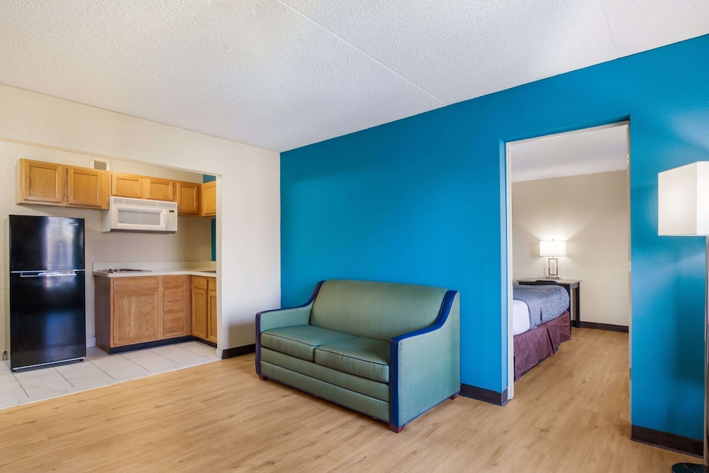1 Life Studio and Suites - photo 11