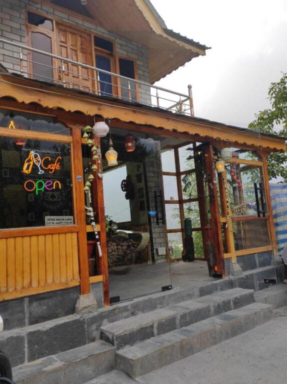 Vintage Paradise Glamps — Manali
