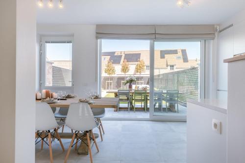 Modern house JULIE with spacious garden and garage — 4-Star Luxury Hotel in Middelkerke, Belgium