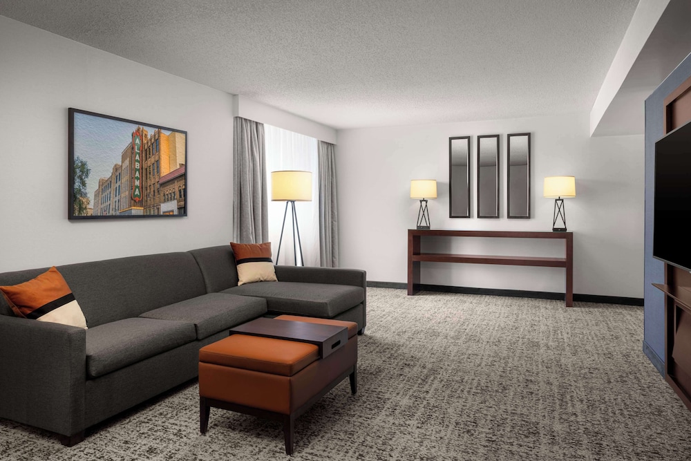 Embassy Suites Hotel Birmingham - photo 17