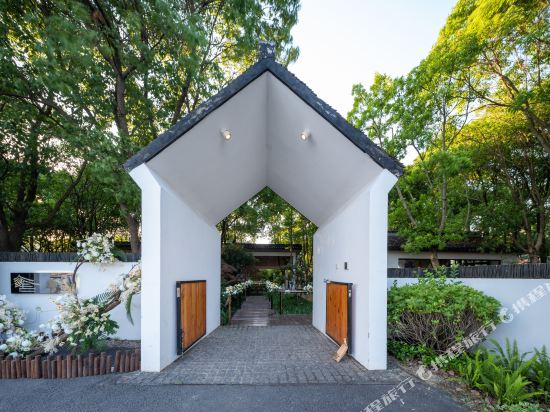 Original House By the Waterside in Kunshan, People's Republic of China