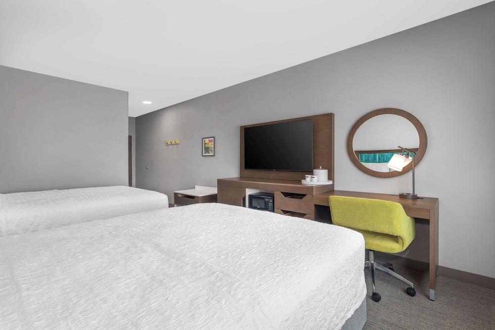 Hampton Inn & Suites by Hilton Bakersfield Central - photo 16