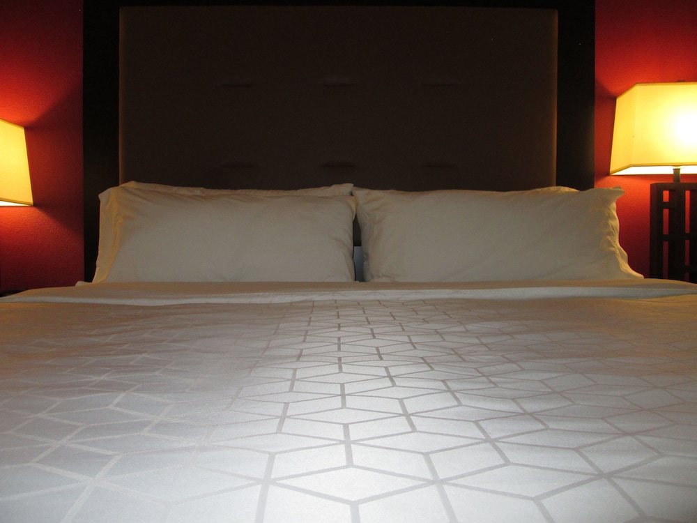 Holiday Inn Express Cloverdale - photo 5