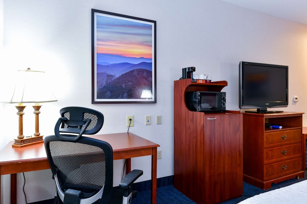 Hampton Inn & Suites Pittsburg CA - photo 17