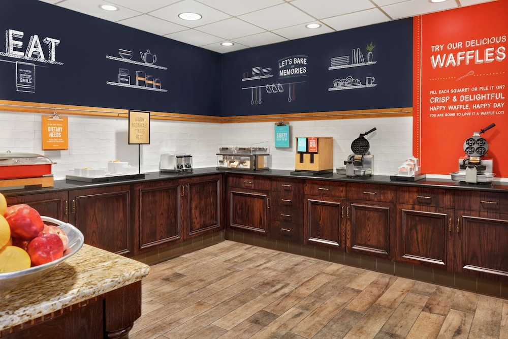 Hampton Inn & Suites Salisbury Fruitland - photo 33