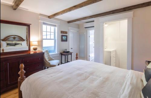 The Clarendon House - photo 4