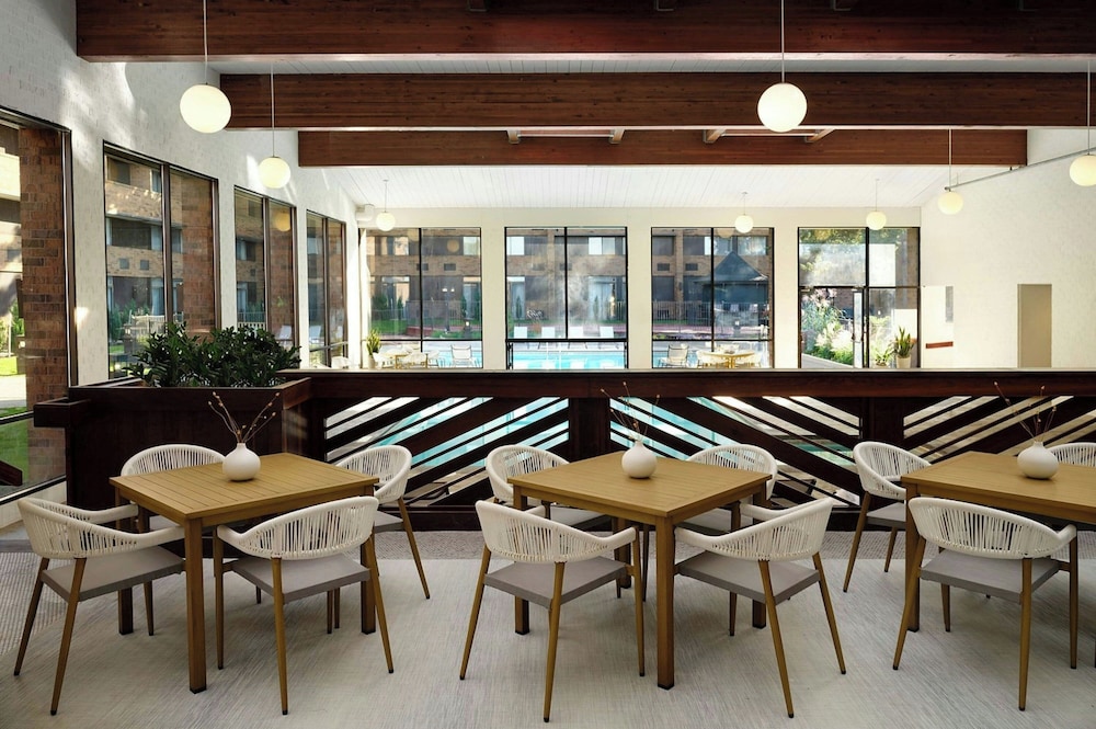 Sheraton Grand Rapids Airport Hotel - photo 17