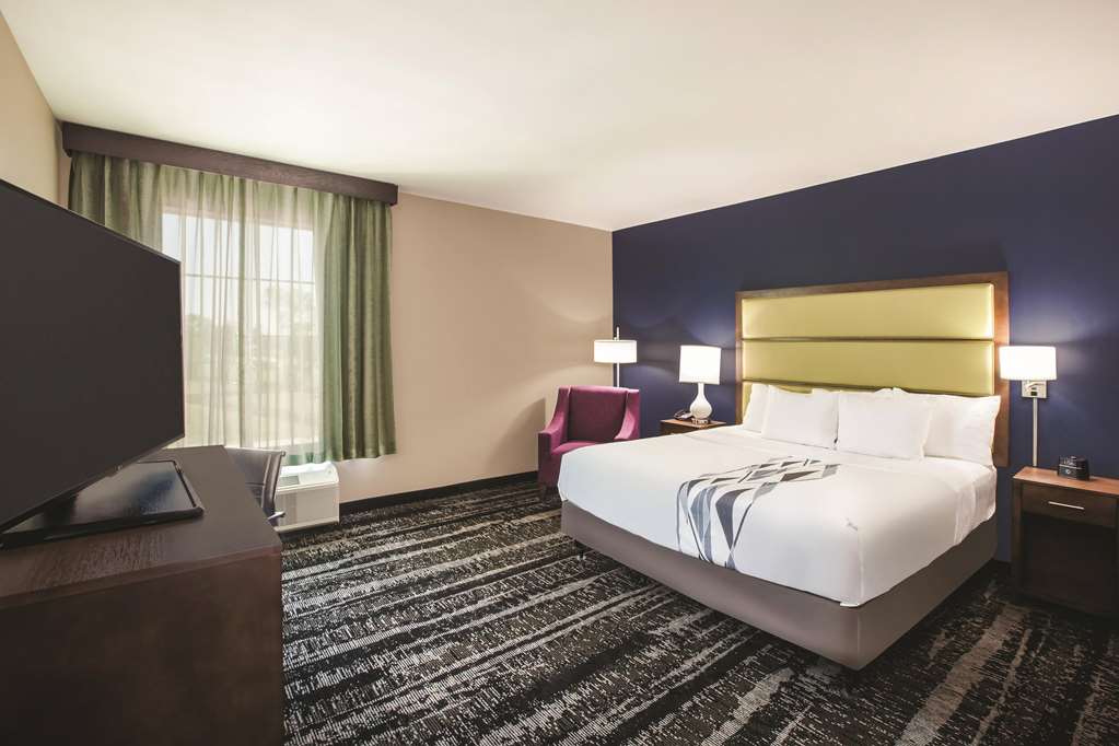 La Quinta Inn & Suites by Wyndham Baton Rouge Port Allen - photo 11