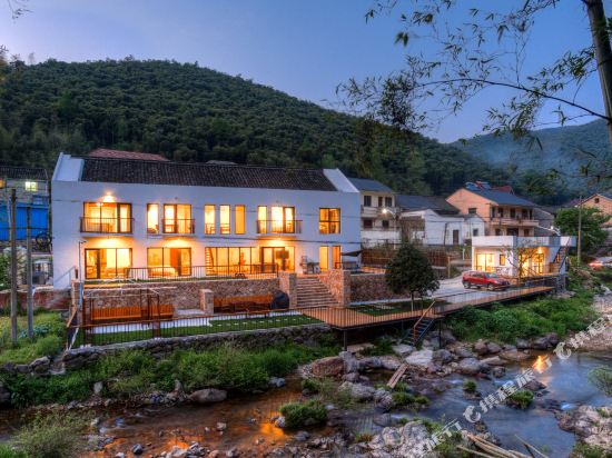 Huayang Hotel - last minute hotel in Deqing