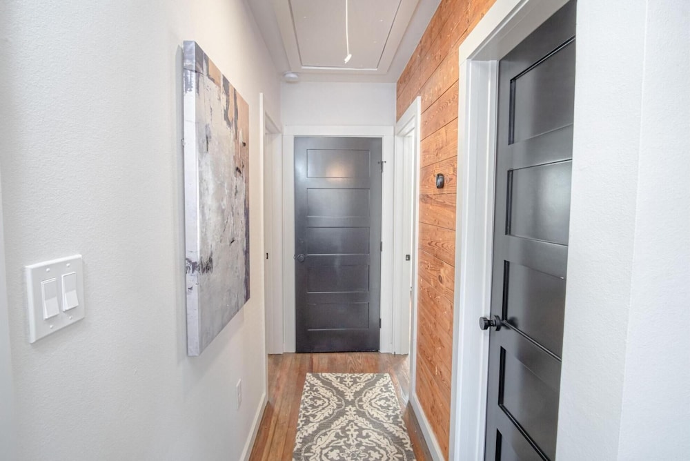 Dazzling 3 BR2 BA Home Near Downtown Tower Americas - photo 7