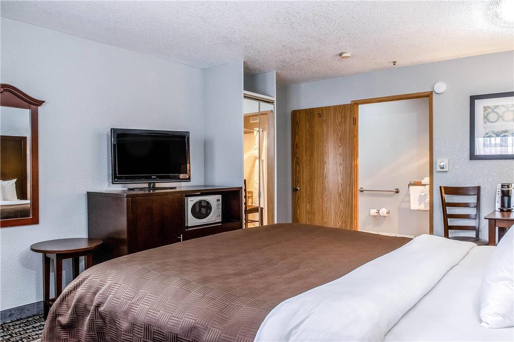 Clarion Hotel By Humboldt Bay - photo 8