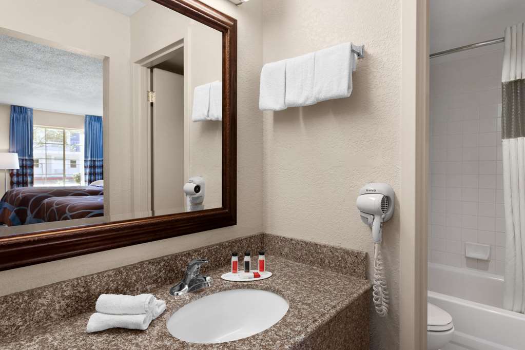 Super 8 by Wyndham Gulfport Airport NW Near Biloxi - photo 19