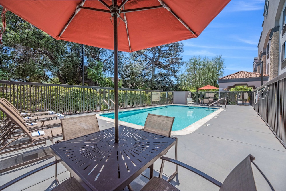 Hampton Inn Oakland Hayward - photo 24