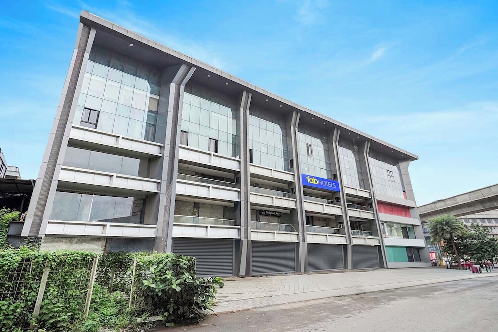Fabhotel The Park View in Surat, India