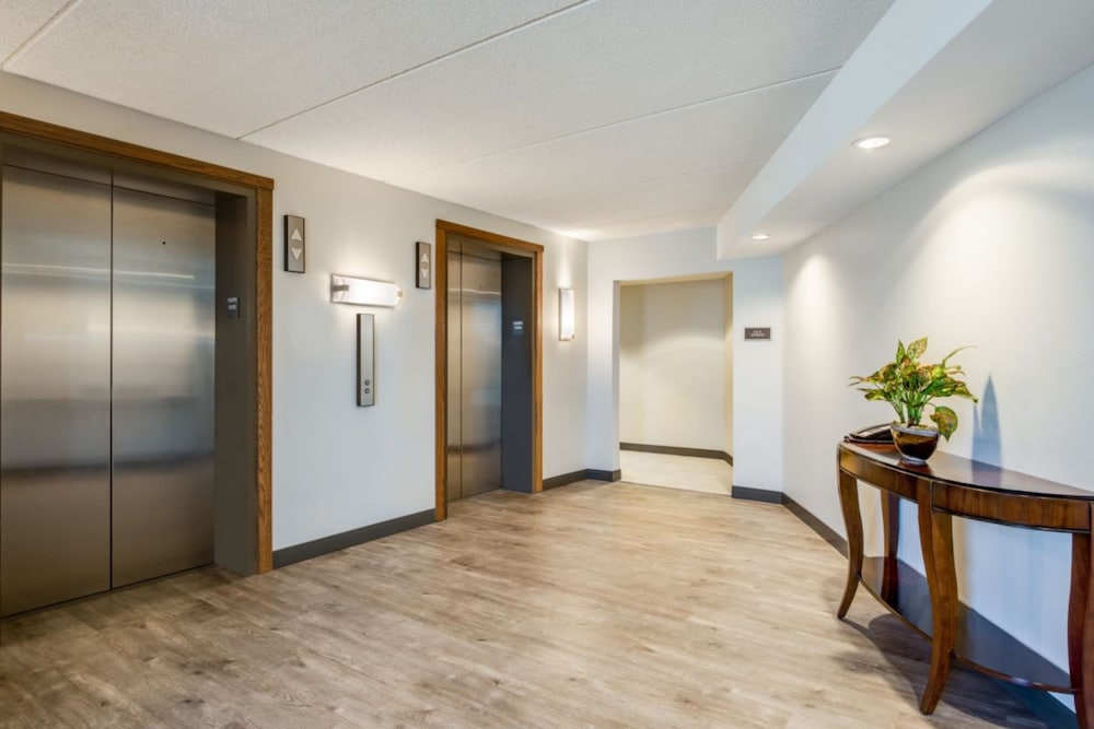 Crowne Plaza Milwaukee Airport by IHG - photo 38