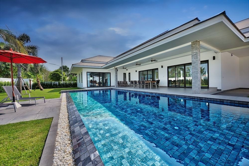 Clouds Infinity — 4-Star Luxury Hotel in Cha-Am, Thailand
