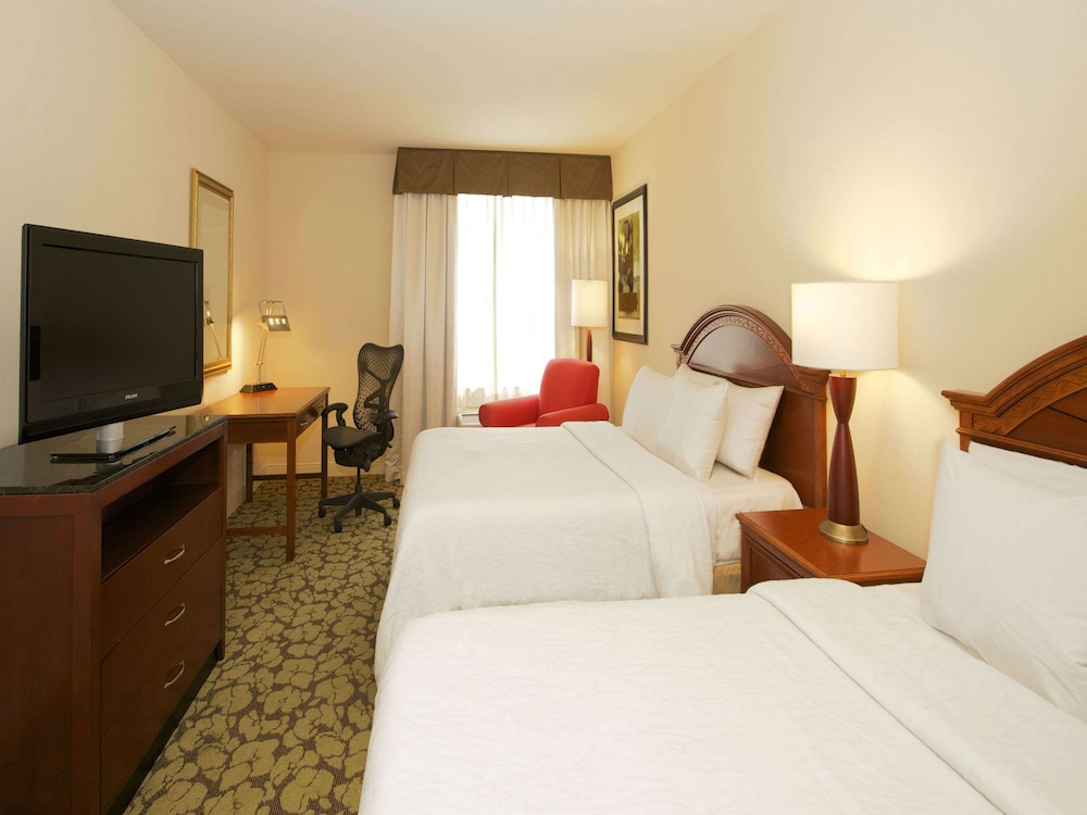 Hilton Garden Inn Virginia Beach Town Center - photo 13