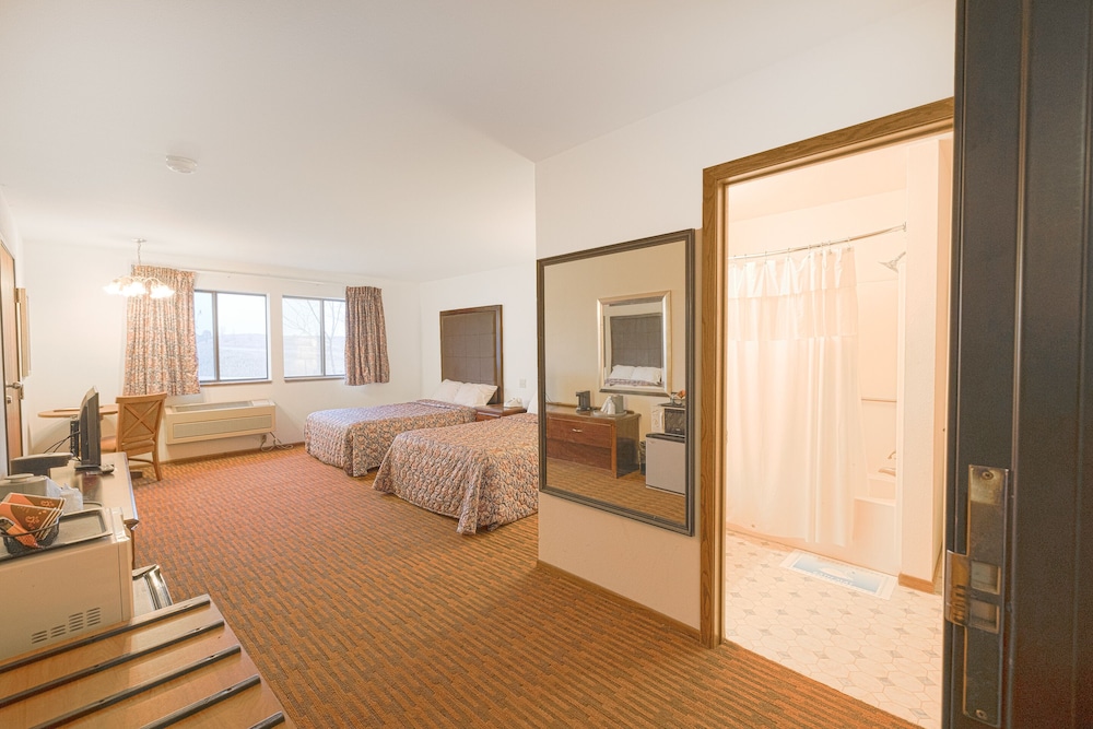 Harlan Inn and Suites - photo 20