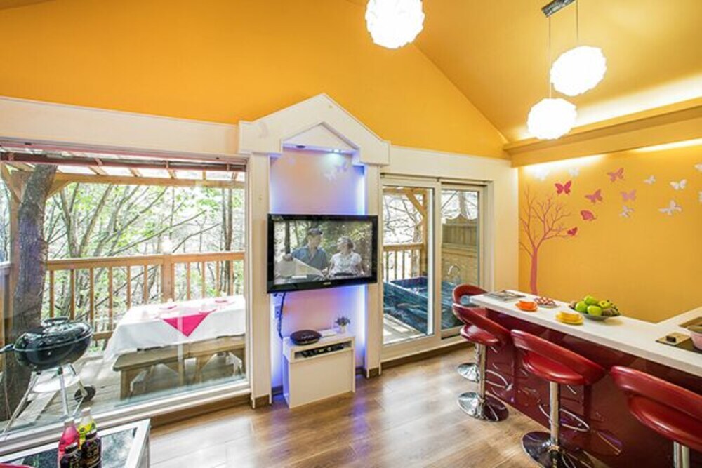 Hoengseong Couple Star in Porest Pension — 4-Star Luxury Hotel in Pyeongchang, South Korea