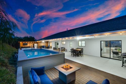 Sleeps 31 10br Mountain View Pool Spa And Games — El Cajon