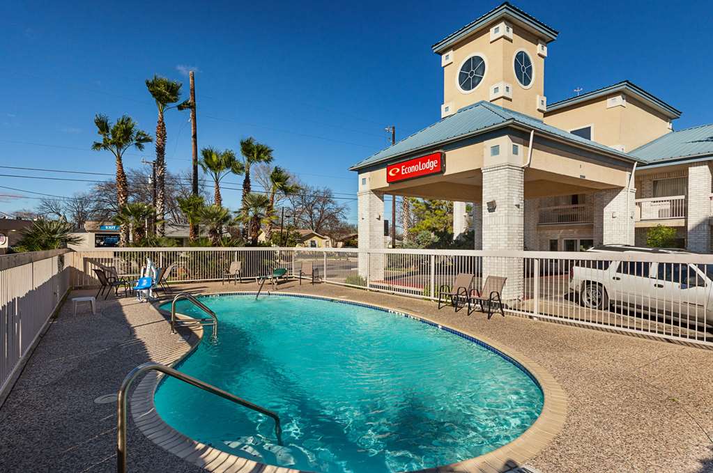 Econo Lodge San Antonio South - photo 26