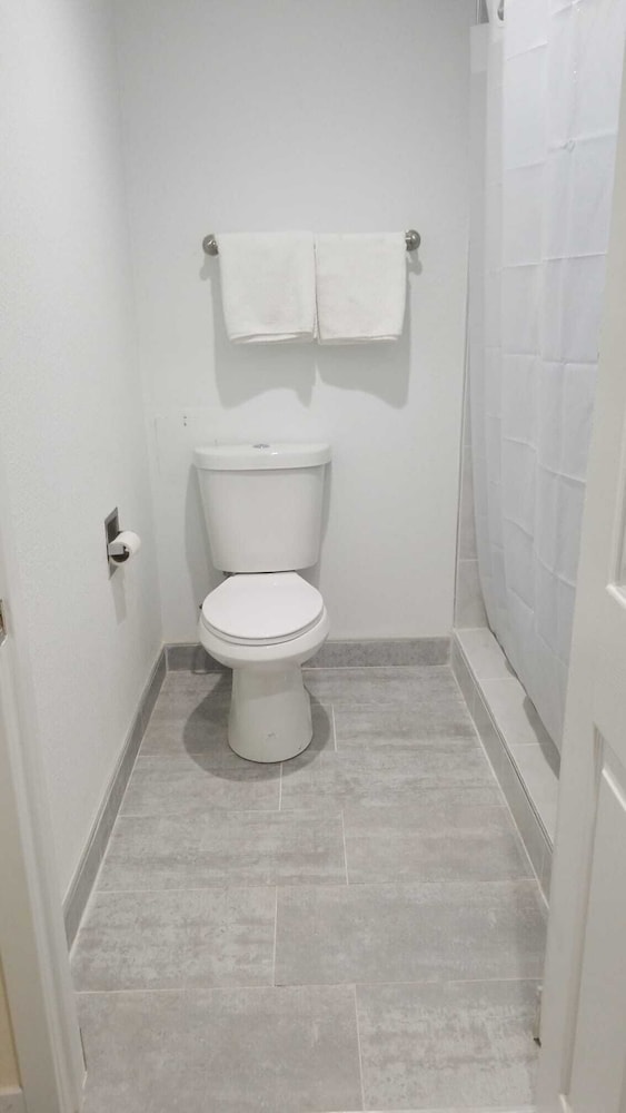 Royale Inn Motel - photo 11